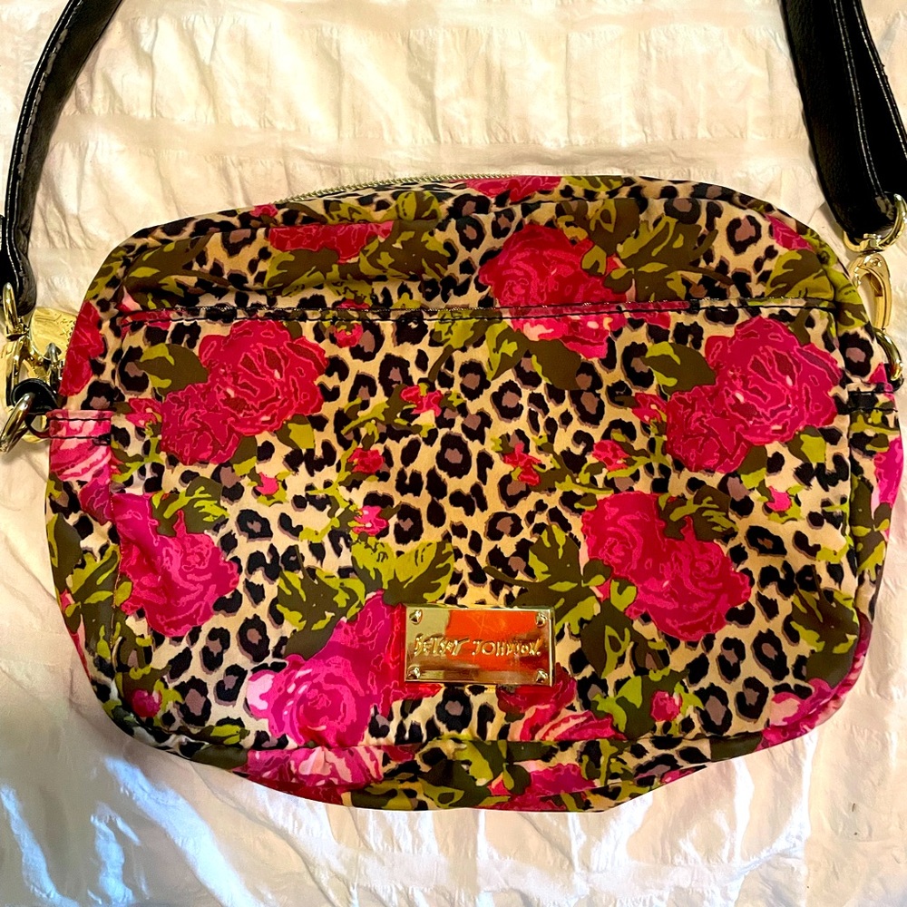 Beautiful Betsy Johnson crossbody